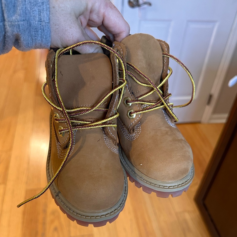 Toddler Timberland Boot size 8. Never worn!